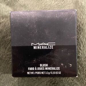 MAC Cosmetics Mineralize Blush in the shade New Romance. Brand New.
